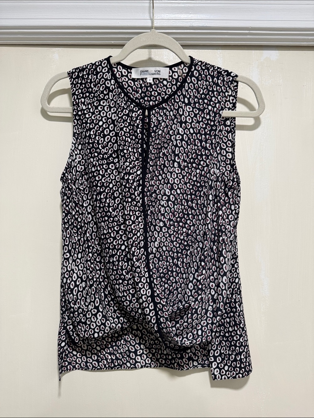 Diane Von Furstenberg Black and Pink Sleeveless Printed Top